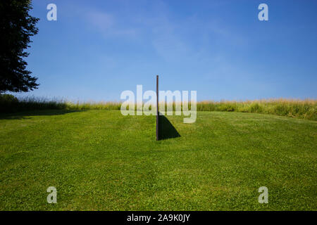 Schunnemunk Gabel, eine verrostete Stahl Skulptur von Richard Serra. Auf dem Rasen an Storm King Art Center, Hudsun Tal, Windsor, New York. Stockfoto