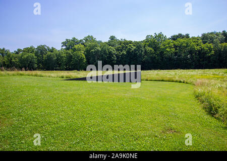 Schunnemunk Gabel, eine verrostete Stahl Skulptur von Richard Serra. Auf dem Rasen an Storm King Art Center, Hudsun Tal, Windsor, New York. Stockfoto