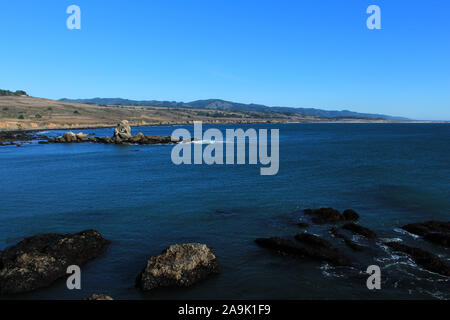 Blick auf den majestätischen Pazifischen Ozean Küste in der Nähe von Pigeon Point Lighthouse, Pescadero, Kalifornien Stockfoto