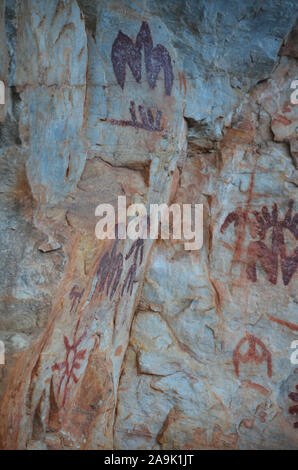 Peña Escrita Felsmalereien in Fuencaliente (Ciudad Real, Spanien), ein bemerkenswertes Beispiel für die Post - altsteinzeit Rock Art Stockfoto