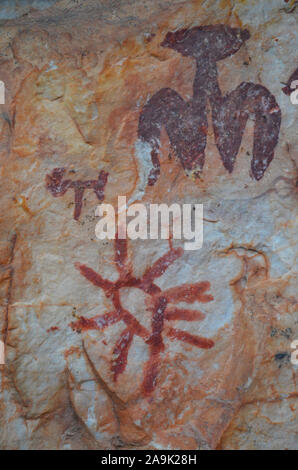 Peña Escrita Felsmalereien in Fuencaliente (Ciudad Real, Spanien), ein bemerkenswertes Beispiel für die Post - altsteinzeit Rock Art Stockfoto