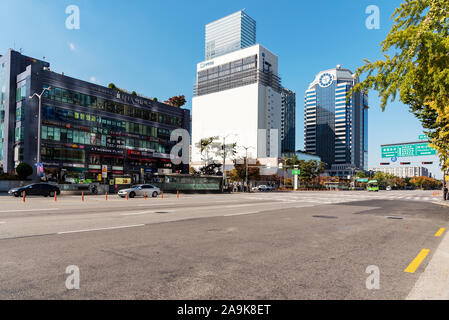 Seoul, Südkorea - November 04, 2019: Street Scene an Yeoeuido Bezirk. Es ist ein Seoul Main Finance und Investment Banking District. Stockfoto