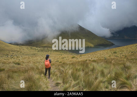 Anzeigen von misty Lagunas de Mojanda aus dem Fuya Fuya Trail, Otavalo, Ecuador Stockfoto