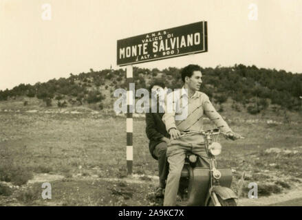 Mit dem Motorroller auf dem Monte Salviano, Italien Stockfoto