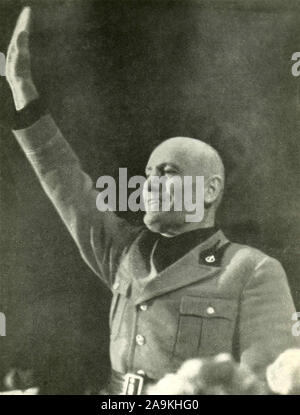 Der italienische Diktator Benito Mussolini das Roman Way grüßt Stockfoto