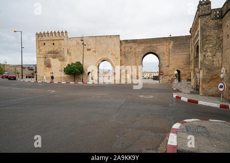 Fez, Marokko. November 9, 2019. Ein Blick auf die Bab Chems City Gate Stockfoto