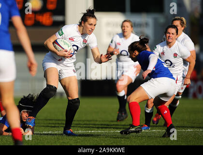 England's Emily Scarratt in Aktion beim Länderspiel der Frauen am sandigen Park, Exeter. Stockfoto