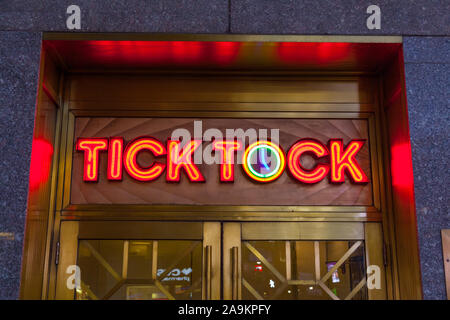 Eintritt Zeichen im Tick Tock Diner am 8th Avenue, Manhattan, New York City, Vereinigte Staaten von Amerika. Stockfoto