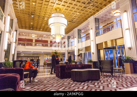 Eingang Lobby Rezeption im Wyndham New Yorker Hotel, 8th Avenue, New York City, Vereinigte Staaten von Amerika. Stockfoto