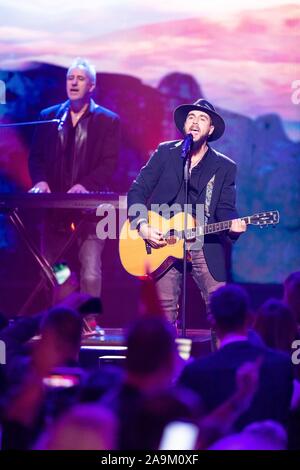 15 November 2019, Baden-Württemberg, Offenburg: Die Musiker der Band Schürzenjäger während der Aufnahmen zu den Silvester zeigen, BR, ORF und SRF durchführen. Foto: Philipp von Ditfurth/dpa Stockfoto