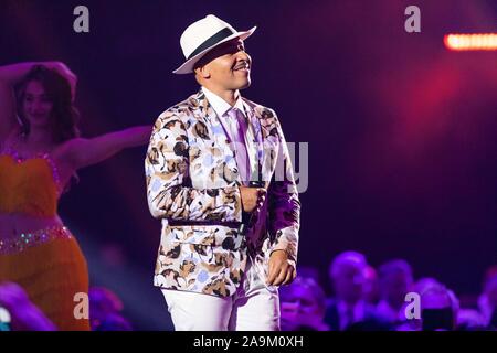 15 November 2019, Baden-Württemberg, Offenburg: Der Musiker Lou Bega während der Aufnahmen zu den Silvester zeigen, BR, ORF und SRF führt. Foto: Philipp von Ditfurth/dpa Stockfoto