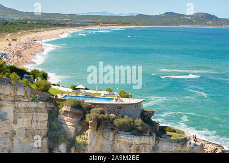 Luftaufnahme von Sa Tuna Beach Resort Costa Brava Spanien Stockfoto