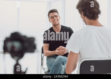 Bis zu schließen. Kamera im Studio während des Interviews. Stockfoto