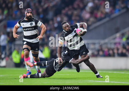 LONDON, Vereinigtes Königreich. 16. Nov 2019. Jacques Van Rooyen der Badewanne in Angriff genommen wird während der Killik Schale - Barbaren Fidschi bei Twickenham Stadium am Samstag vs, 16. November 2019. LONDON ENGLAND. Credit: Taka G Wu/Alamy leben Nachrichten Stockfoto