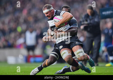 LONDON, Vereinigtes Königreich. 16. Nov 2019. Luke Jones von Barbaren in Angriff genommen wird während der Killik Schale - Barbaren Fidschi bei Twickenham Stadium am Samstag vs, 16. November 2019. LONDON ENGLAND. Credit: Taka G Wu/Alamy leben Nachrichten Stockfoto