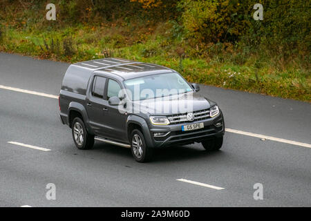 2018 Volkswagen Amarok Highline V6 TDI 4M mit eigenem Nummernschild, personalisierte, gehegt und gepflegt, zeitlos, DVLA Zulassungsnummer, registrationsUK Verkehr, Transport, moderne Fahrzeuge, Limousinen, Süd - Auf der 3 Spur M61 Autobahn Autobahn gebunden. Stockfoto