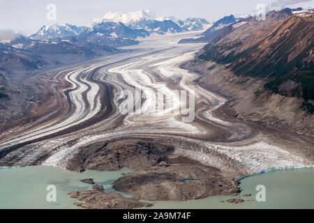 Lowell Gletscher trifft Lowell See im Kluane National Park, Yukon, Kanada Stockfoto