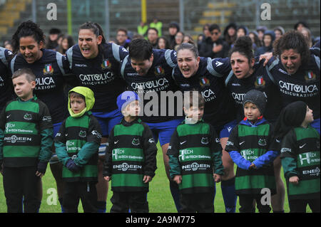 LÃ'Â'Aquila, Italien. 16 Nov, 2019. Line-up von Italien Durante l'inno nazionaleduring Test Match - Italien Frauen vs Japan, Italienisch Rugby Nationalmannschaft in LÃ'Â'Aquila, Italien, 16. November 2019 - LPS/Lorenzo Di Cola Credit: Lorenzo di Cola/LPS/ZUMA Draht/Alamy leben Nachrichten Stockfoto