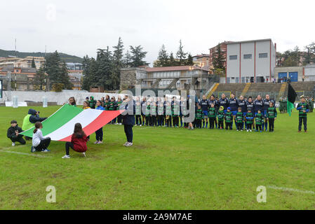 LÃ'Â'Aquila, Italien. 16 Nov, 2019. Line-up von Italien Durante l'inno nazionaleduring Test Match - Italien Frauen vs Japan, Italienisch Rugby Nationalmannschaft in LÃ'Â'Aquila, Italien, 16. November 2019 - LPS/Lorenzo Di Cola Credit: Lorenzo di Cola/LPS/ZUMA Draht/Alamy leben Nachrichten Stockfoto