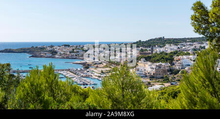 Erhöhten Blick auf die Marina Santa Maria di Leuca in Apulien (Puglia) im südlichen Italien Stockfoto