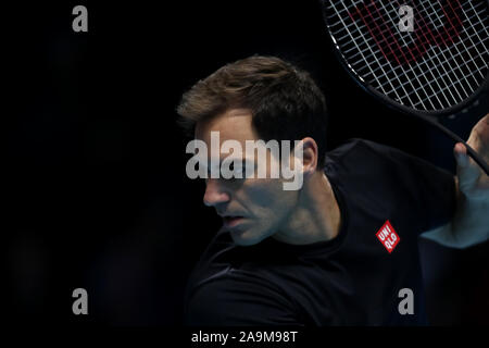 Arena. London, Großbritannien. 16 Nov, 2019. Nitto ATP-Finale; Roger Federer (Schweiz) während seiner Praxis Sitzung Credit: Aktion plus Sport/Alamy Live News Credit: Aktion Plus Sport Bilder/Alamy leben Nachrichten Stockfoto