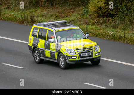 2018 Mitsubishi Shogun SG3 DI-D LWB Auto; Großbritannien Verkehr, Transport, moderne Fahrzeuge, Limousinen, Süd - Auf der 3 Spur M61 Autobahn Autobahn gebunden. Stockfoto