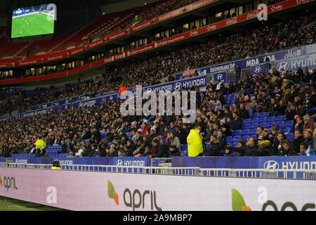 LYON, Frankreich - 16. NOVEMBER: die Fans in der groupama Stadion während der Abteilung 1 Féminine Fußballspiel zwischen Olympique Lyonnais und Paris St. Germain an Groupama Stadion am 16. November 2019 in Lyon, Frankreich (Foto von Daniela Porcelli/SPP) Stockfoto