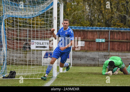 Swindon Supermarine Fc Wilts UK 16 Nov 2019 Harry Williams Scores der öffnung Ziel in der 28. Minute Hendon Fc Endstand 2-0 Supermarine Stockfoto