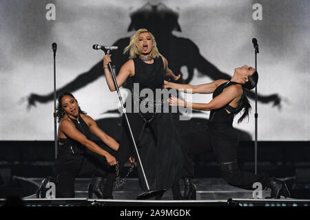 Sunrise, FL, USA. 15 Nov, 2019. Bebe Rexha führt auf dem BB&T Center während der Jonas Brothers "Glück beginnt Tour" am 15. November 2019 in Sunrise, Florida. Quelle: MPI04/Medien Punch/Alamy leben Nachrichten Stockfoto