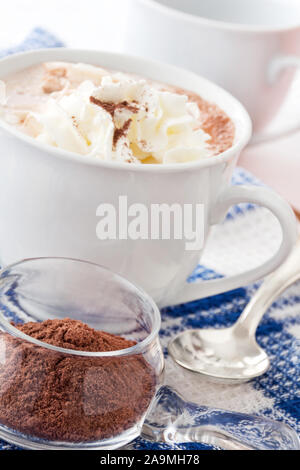 Heiße Schokolade in Schale close-up Stockfoto