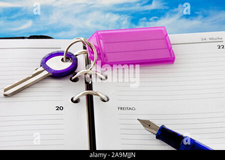 Kalender mit Schlüsselanhänger close-up als Hintergrund Stockfoto