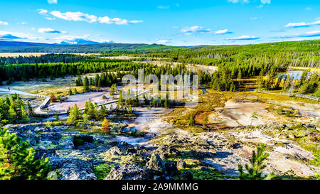 Des Künstlers Paint Pot Geysire im Yellowstone National Park in Wyoming, Vereinigte Staaten von Amerika Stockfoto