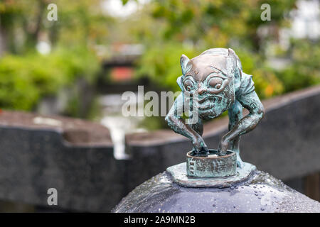 Nahaufnahme eines Shigeru Mizuki Charakter aus der Serie GeGeGe no Kitaro an Mizuki Shigeru Straße, Sakaiminato, Japan. Stockfoto