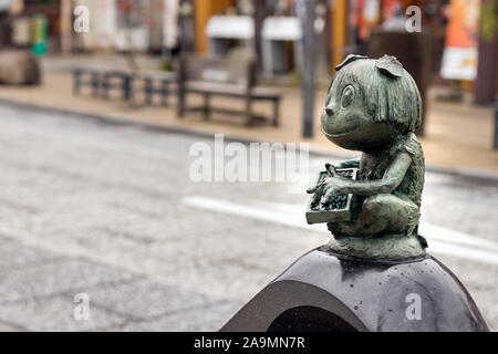 Nahaufnahme eines Shigeru Mizuki Charakter aus der Serie GeGeGe no Kitaro an Mizuki Shigeru Straße, Sakaiminato, Japan. Stockfoto