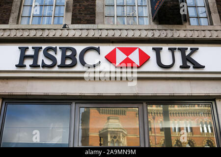 London, Großbritannien. 16 Nov, 2019. Eine Außenansicht der britischen Bank HSBC in King's Cross in London. Credit: Dinendra Haria/SOPA Images/ZUMA Draht/Alamy leben Nachrichten Stockfoto