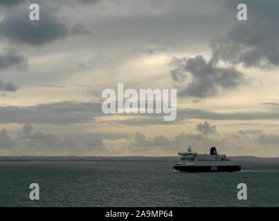 AJAXNETPHOTO. 15. Oktober, 2019. Kanal, ENGLAND. - CROSS CHANNEL AUTO- und PASSAGIERFÄHRE DFDS Seaways AUF DEM WEG IN DOVER DUNKERQUE. Foto: Jonathan Eastland/AJAX REF: GX8 191510 20925 Stockfoto