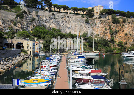 Segeln Boote in den Hafen von Fontvieille in Monaco Stockfoto