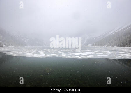 Bergsee Morskie Oko und Berge, Polen Stockfoto