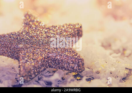 Glitzernde Stern mit helle und glänzende Lichter im Hintergrund, weiches Aussehen Stockfoto