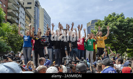 Caracas, Miranda, Venezuela. 16 Nov, 2019. März und Konzentration in Caracas, rief der Präsident von Venezuela, Juan Guaido, an die Bürger Venezuelas zu machen, das Gefühl der Unzufriedenheit der Menschen und ihren Wunsch nach einer Veränderung der politischen Richtung der Nation. Caracas, November 16, 2019 Kreditkarten: Jimmy Villalta/ZUMA Draht/Alamy leben Nachrichten Stockfoto