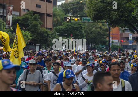 Caracas, Miranda, Venezuela. 16 Nov, 2019. März und Konzentration in Caracas, rief der Präsident von Venezuela, Juan GuaidÃ³, an die Bürger Venezuelas zu machen, das Gefühl der Unzufriedenheit der Menschen und ihren Wunsch nach einer Veränderung der politischen Richtung der Nation. Caracas, November 16, 2019 Kreditkarten: Jimmy Villalta/ZUMA Draht/Alamy leben Nachrichten Stockfoto