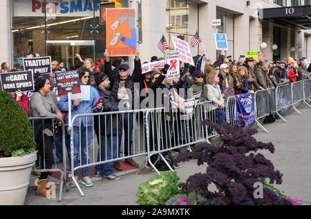 100 Jährliche Veterans Day Parade in New York City am 11. November 2019 Stockfoto