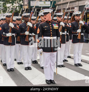 100. Der jährliche Veterans Day Parade in New York City ob November 11, 2019 Stockfoto