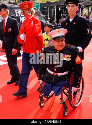 100. Der jährliche Veterans Day Parade in New York City ob November 11, 2019 Stockfoto