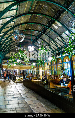 Innenansicht von Covent Garden Market, London, Großbritannien Stockfoto