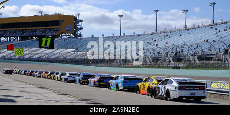 Homestead, United States. 16 Nov, 2019. NASCAR Fahrer auf der Spur vor Praxis an der NASCAR Ford EcoBoost 400 Serie Cup Meisterschaft auf dem Homestead-Miami Speedway in Homestead, Florida am Samstag, den 16. November 2019. Dies ist die letzte Meisterschaft Rennen auf dem Homestead-Miami Speedway mit der nächsten Jahre Meisterschaft in Phoenix Arizona veranstaltet wird, statt. Foto von Gary ich Rothstein/UPI Quelle: UPI/Alamy leben Nachrichten Stockfoto