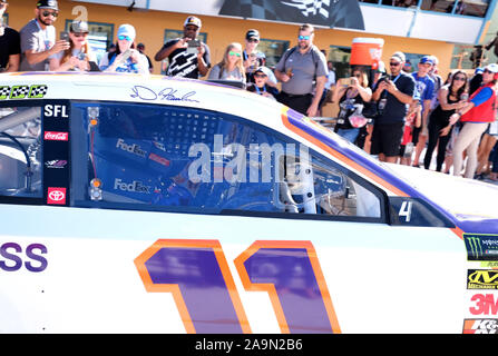 Homestead, United States. 16 Nov, 2019. Denny Hamlin in die Spur während der Praxis an der NASCAR Ford EcoBoost 400 Serie Cup Meisterschaft auf dem Homestead-Miami Speedway in Homestead, Florida am Samstag, den 16. November 2019. Die vier WM-Leader werden wie folgt starten, Denny Hamlin in die Nummer 1 Position auf der Pole, Kevin Harvick in der Position Nr. 2, Martin Truex, Jr. in die Nummer 3 Position und Kyle Busch in der Nummer 4 Position. Foto von Gary ich Rothstein/UPI Quelle: UPI/Alamy leben Nachrichten Stockfoto