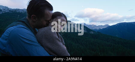 Erscheinungsdatum: Januar 17, 2020 TITEL: ein verborgenes Leben STUDIO: Fox Searchlight Regie: Terrence Malick PLOT: Die österreichische St. Franz Jagerstatter, Kriegsdienstverweigerer, sich weigert, für die Nazis im Zweiten Weltkrieg zu kämpfen In den Hauptrollen: VALERIE PACHNER, August Diehl als Franz Jagerstatter. (Bild: © Fox Searchlight/Entertainment Bilder) Stockfoto