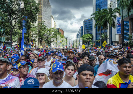 Caracas, Miranda, Venezuela. 16 Nov, 2019. März und Proteste in Caracas, rief der Präsident von Venezuela, Juan Guaido, an die Bürger Venezuelas zu machen, das Gefühl der Unzufriedenheit der Menschen und ihren Wunsch nach einer Veränderung der politischen Richtung der Nation. Credit: Jimmy Villalta/ZUMA Draht/Alamy leben Nachrichten Stockfoto