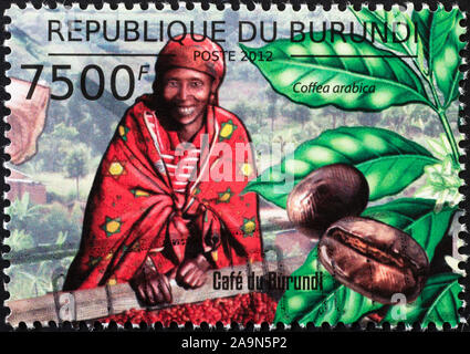 Frau arbeitet in Kaffee Industrie auf Briefmarke Stockfoto